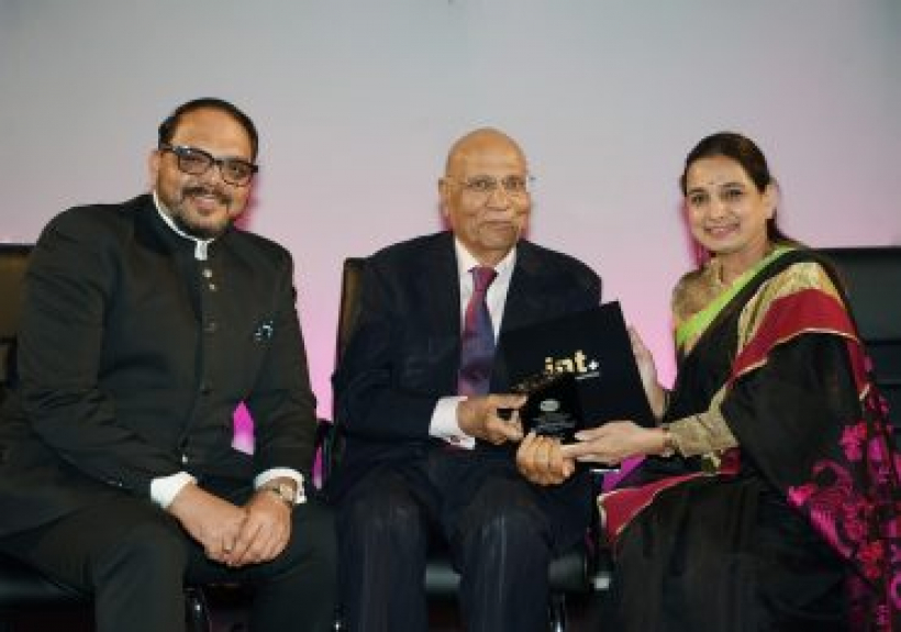 JD WINS LEADERS IN EDUCATION – AT UK ASIAN BUSINESS AWARDS 2018